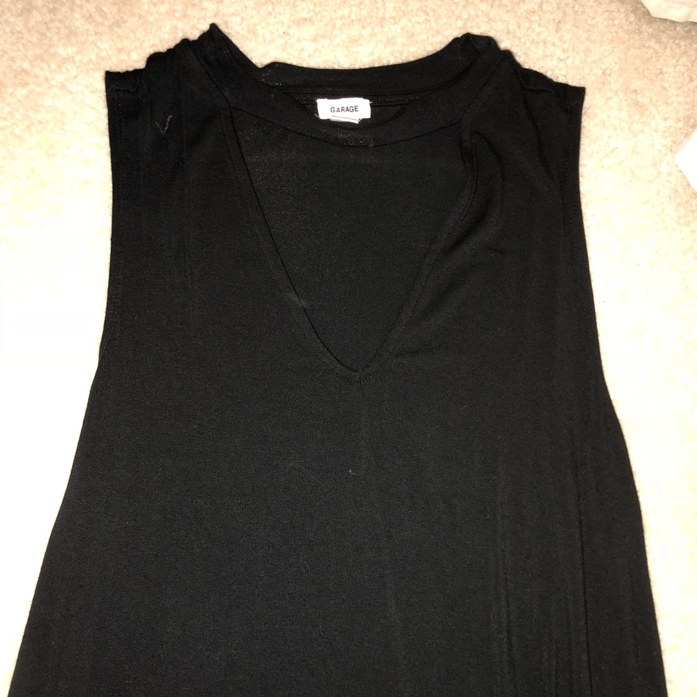 Black sleeve less shirt